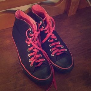 Converse Black and Pink
